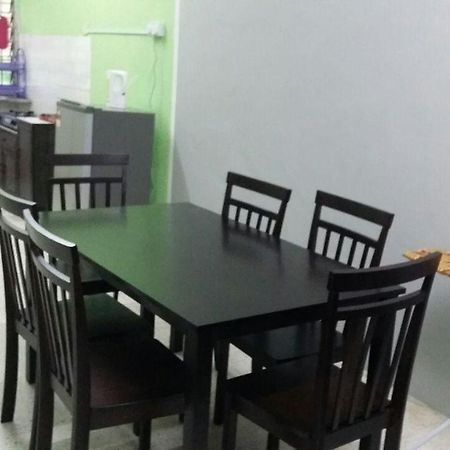 Baiti Homestay Gambang Exterior foto