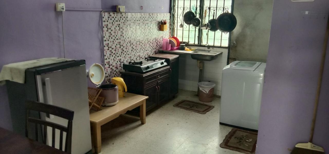 Baiti Homestay Gambang Exterior foto