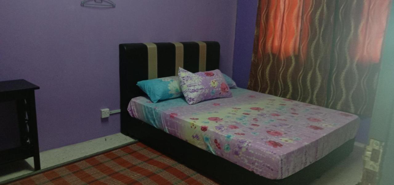 Baiti Homestay Gambang Exterior foto